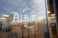 Cargar imagen en el visor de la galería, Cata y visita guiada por la fábrica de cerveza Althaia.